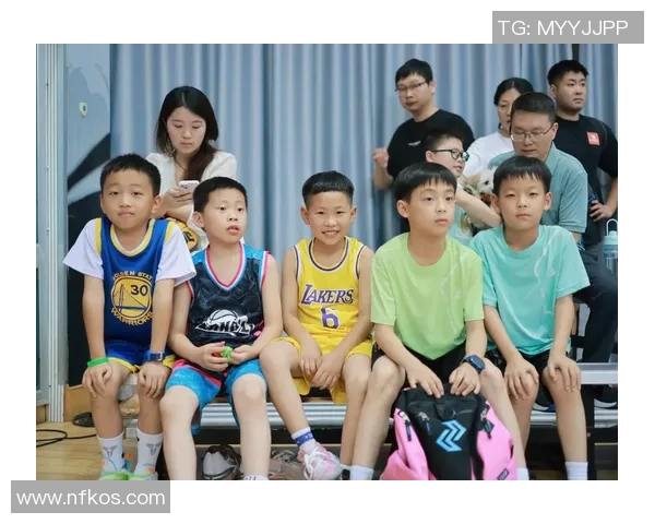 当璀璨球星邂逅追梦少年那一刻足球点燃了纯真的热爱 当璀璨球星邂逅追梦少年那一刻足球点燃了纯真的热爱