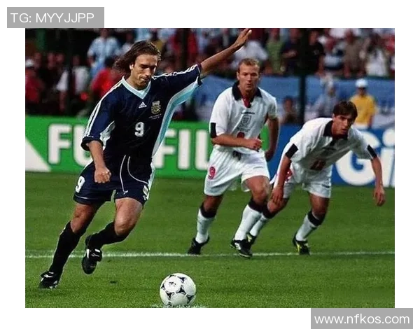 足球传奇谢幕之战：回望生涯荣耀与泪水的最后一场比赛