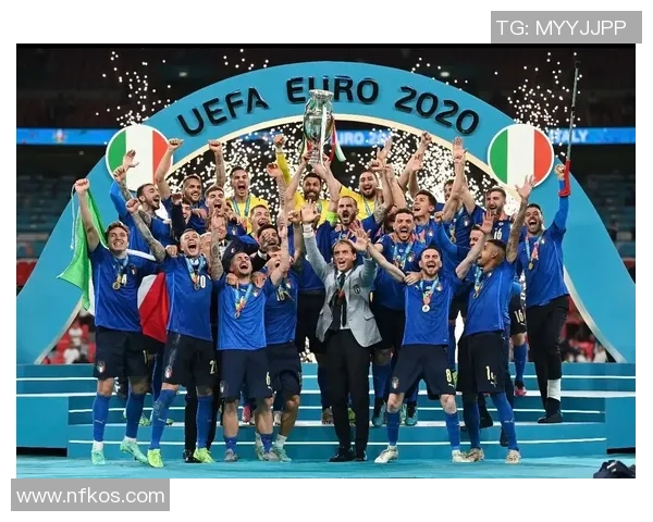 盘点顶级球星足球射门脚法解析全面展示进攻艺术魅力 盘点顶级球星足球射门脚法解析全面展示进攻艺术魅力